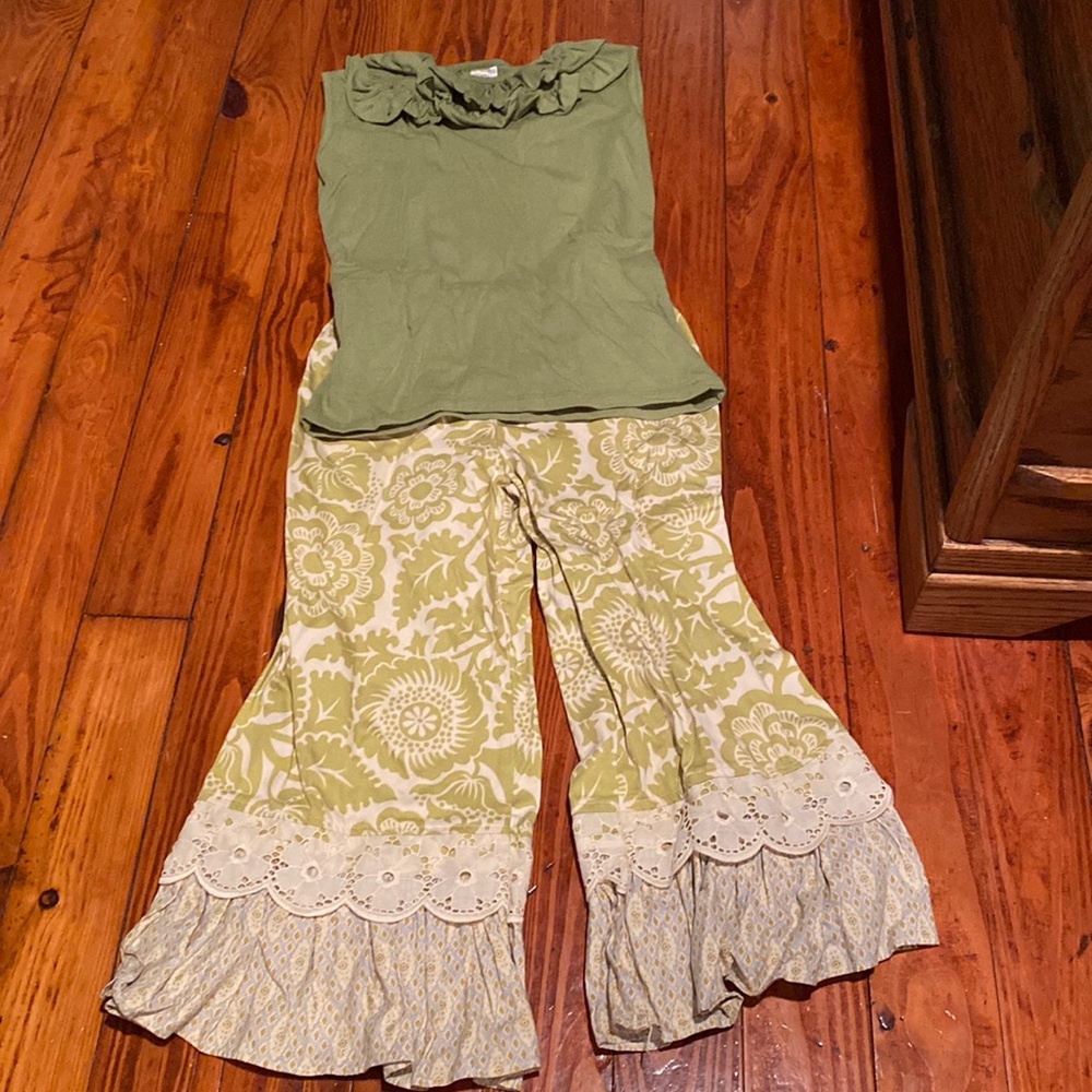 Persnickety green outfit